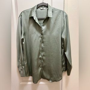 Uniqlo Women’s Button-Up Blouse